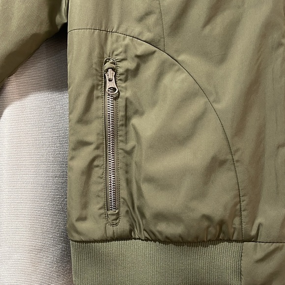 Olive green North Face puffer bomber - Picture 2 of 6